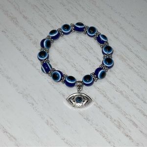Evil‎ eye bracelet with eye pendant